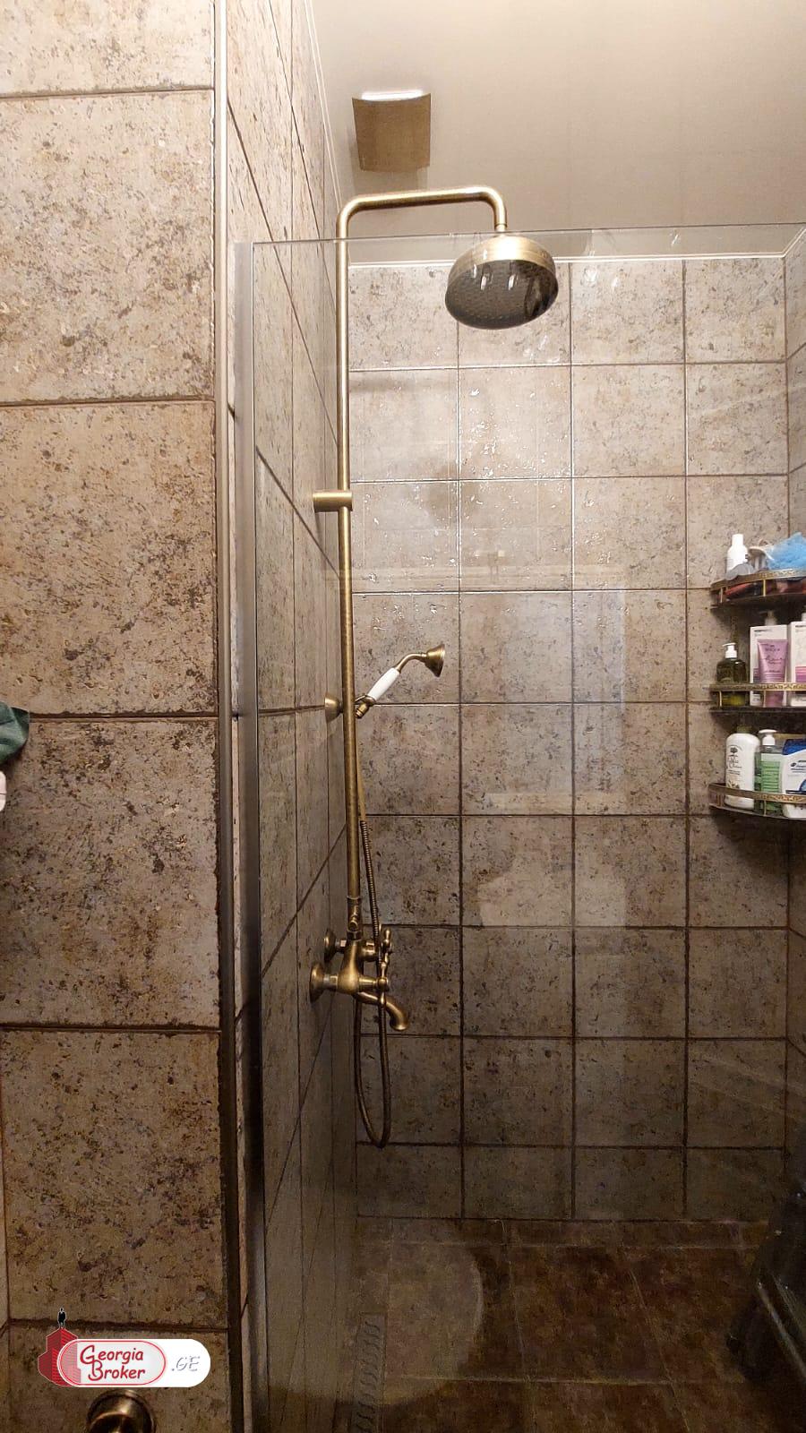 იყიდება ახალი გარემონტებული 3 ოთახიანი ბინა ვაკეში